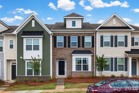 4503 Potters Wheel Drive active home in Elizabeth, Fort Mill, SC