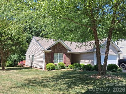 207 Woodlynn Drive pending home in Coulwood, Charlotte, NC