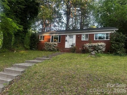 3942 Glenville Avenue pending home in Shamrock Hills, Charlotte, NC