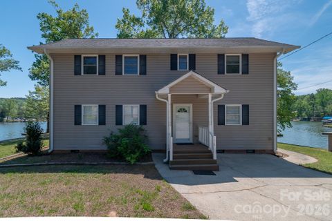 Homes in Pinehaven Estates, New London