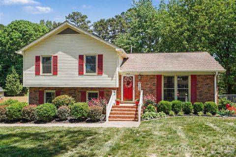 13611 Idlefield Lane sold home in Idlewood, Matthews, NC
