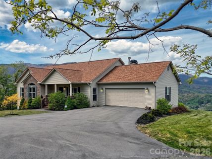 4 Matheny Acres Drive sold home in Apple Blossom Estates, Waynesville, NC