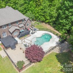 516 Shady Oaks Drive