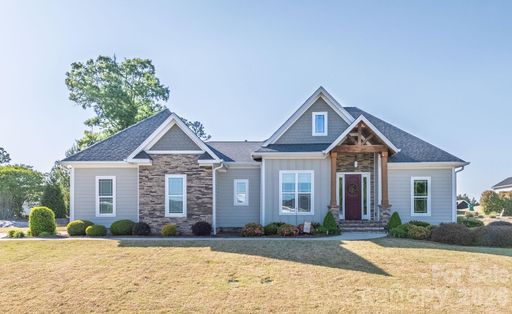 A home in Ruby Ridge, Oakboro
