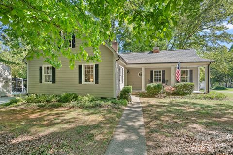 817 Bent Wood Court sold home in Wood Hollow, Matthews, NC