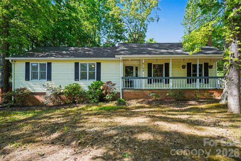 8100 Barncliff Road sold home in Fairfield Park, Charlotte, NC