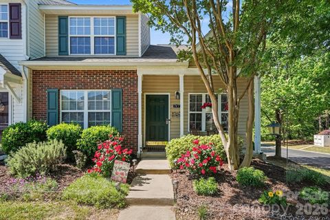 747 Rock Lake Glen active home in Cole Creek, Fort Mill, SC