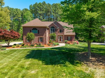 226 W Glenview Drive pending home in Forest Glen, Salisbury, NC