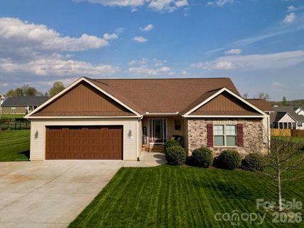 156 Greythorn Drive pending home in Castlegate, Statesville, NC