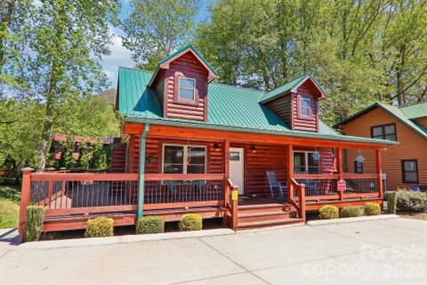 589 Panoramic Loop active home in Crocketts Meadow, Maggie Valley, NC