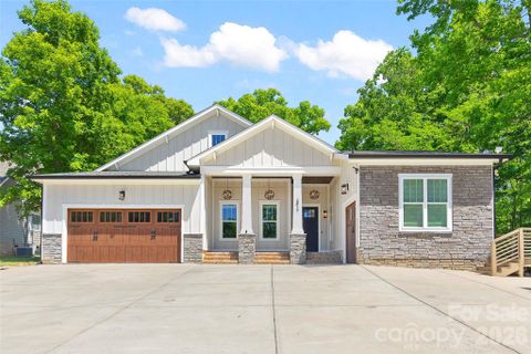 2917 Lake Shore Road sold home in Westport, Denver, NC