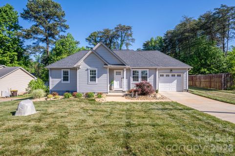 7611 Sarah Drive sold home in Lakehaven Estates, Denver, NC