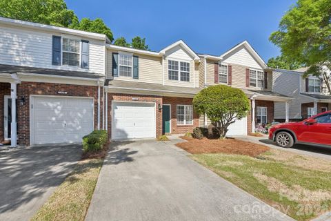 124 Clydesdale Court active home in Wendover At Curry Place, Matthews, NC