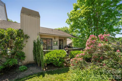 109 Clubwood Court pending home in Deerwood, Asheville, NC