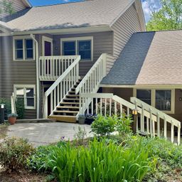 8 Creekside Lane