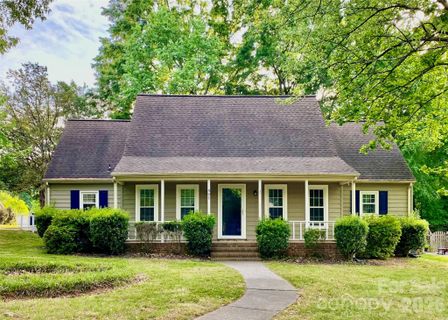 401 Sunnywood Lane