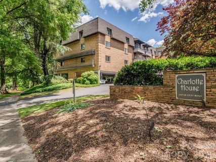 1323 Queens Road