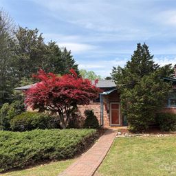 122 W Sweetbriar Lane