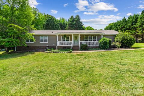 1551 Charlotte Highway pending home in Shiloh Farms, York, SC
