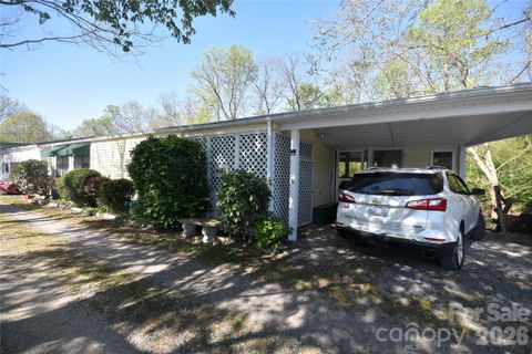 91 Mallard Loop active home in Dogwood Lakes, Waynesville, NC