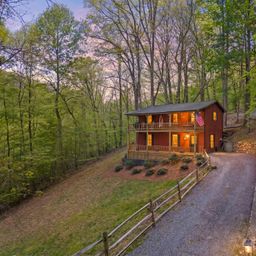 149 Greentree Lane