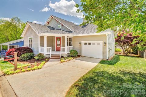 4 Olde Cottage Lane active home in Eastwood Village, Asheville, NC