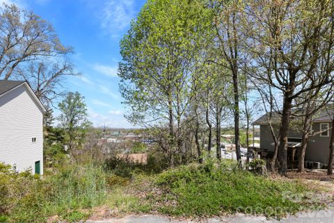 00 Summit Circle sold home in Toms Hill Park, Hendersonville, NC