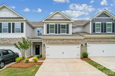 4398 Bronze Boulevard pending home in Blackstone Bay, Sherrills Ford, NC