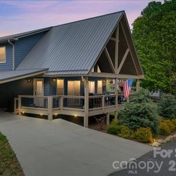 33 Indian Trace Road