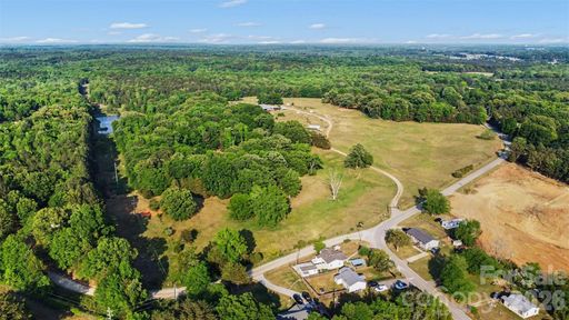 1504 Cedar Pines Lake Road