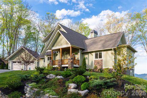 366 Signature Row Boulevard pending home in Avalon, Waynesville, NC