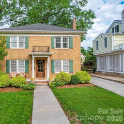907 Edgewood Circle