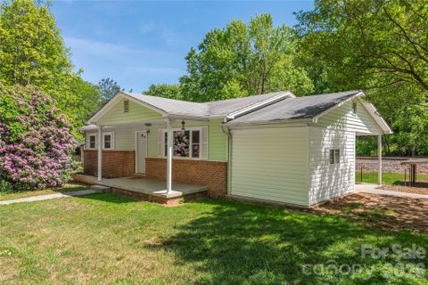 1140 Groundhog Road pending home in Beaverdam, Canton, NC