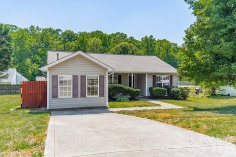 134 Chere Helen Drive active home in Tall Oaks, Mooresville, NC