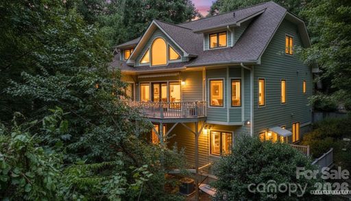 301 Gateway Drive pending home in Pathways Of Solomon, Hendersonville, NC