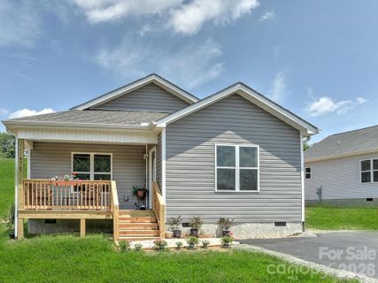 200 Quinn Hill Lane active home in Rock Creek Village, Mars Hill, NC