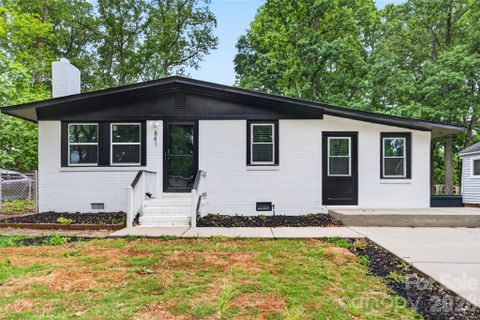 841 Mcarthur Avenue active home in Druid Hills, Charlotte, NC