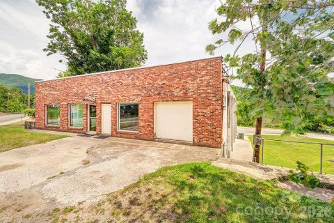 1100 1104 Montreat Road