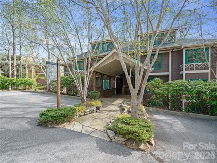 81 Creekside Way active home in Mountain Air, Burnsville, NC