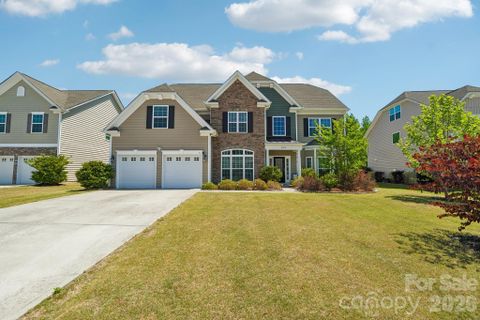 2006 Topaz Plaza active home in Waterford On The Rocky River, Davidson, NC