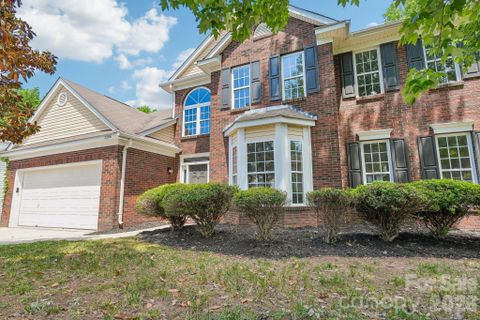 7206 Sweetfield Drive sold home in McGinnis Village, Huntersville, NC
