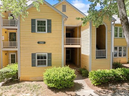 3302 Selwyn Farms Lane pending home in Hunters Run, Charlotte, NC