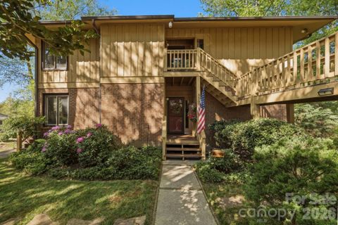 3509 Mountain Top Way active home in Cummings Cove, Hendersonville, NC