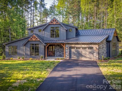 92 Crystal Heights Drive active home in Crystal Heights, Hendersonville, NC