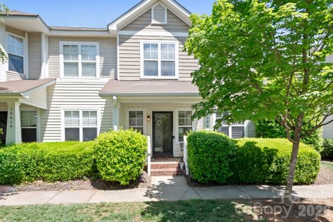 16923 Bridgeton Lane sold home in Townhomes At Birkdale Village, Huntersville, NC
