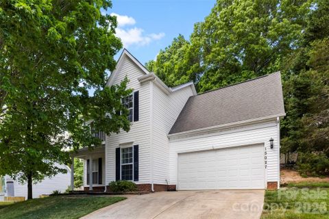 15027 Ashlight Drive active home in Wiltshire Manor, Charlotte, NC