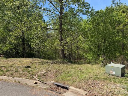 2000 Trowbridge Court pending home in Greenbrier, Charlotte, NC