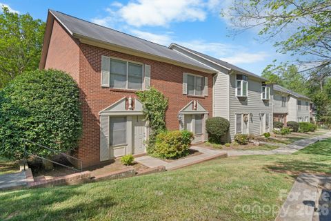 239 13th Avenue Place active home in Hawksridge, Hickory, NC