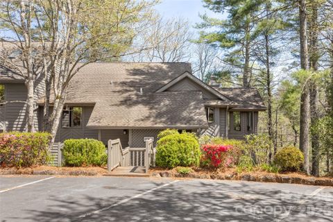 111 River Park Villas Drive active home in Burlingame, Sapphire, NC