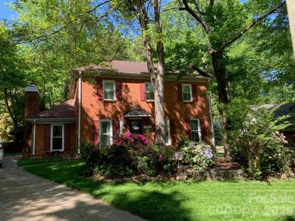 9607 Riddick Place active home in Sardis Forest, Matthews, NC